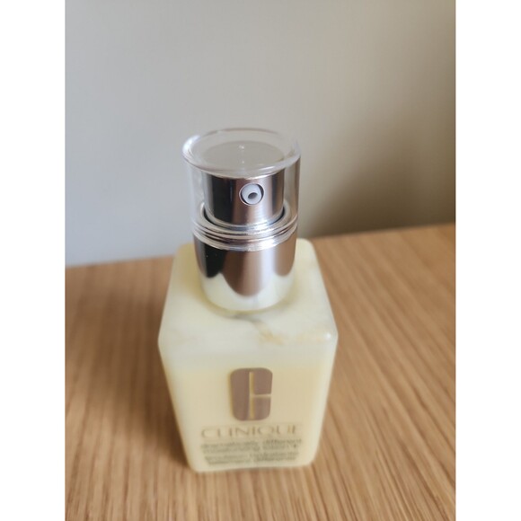 Clinique Dramatically Different Moisturizing Lotion 125mL 4.2oz NEW - Picture 3 of 5